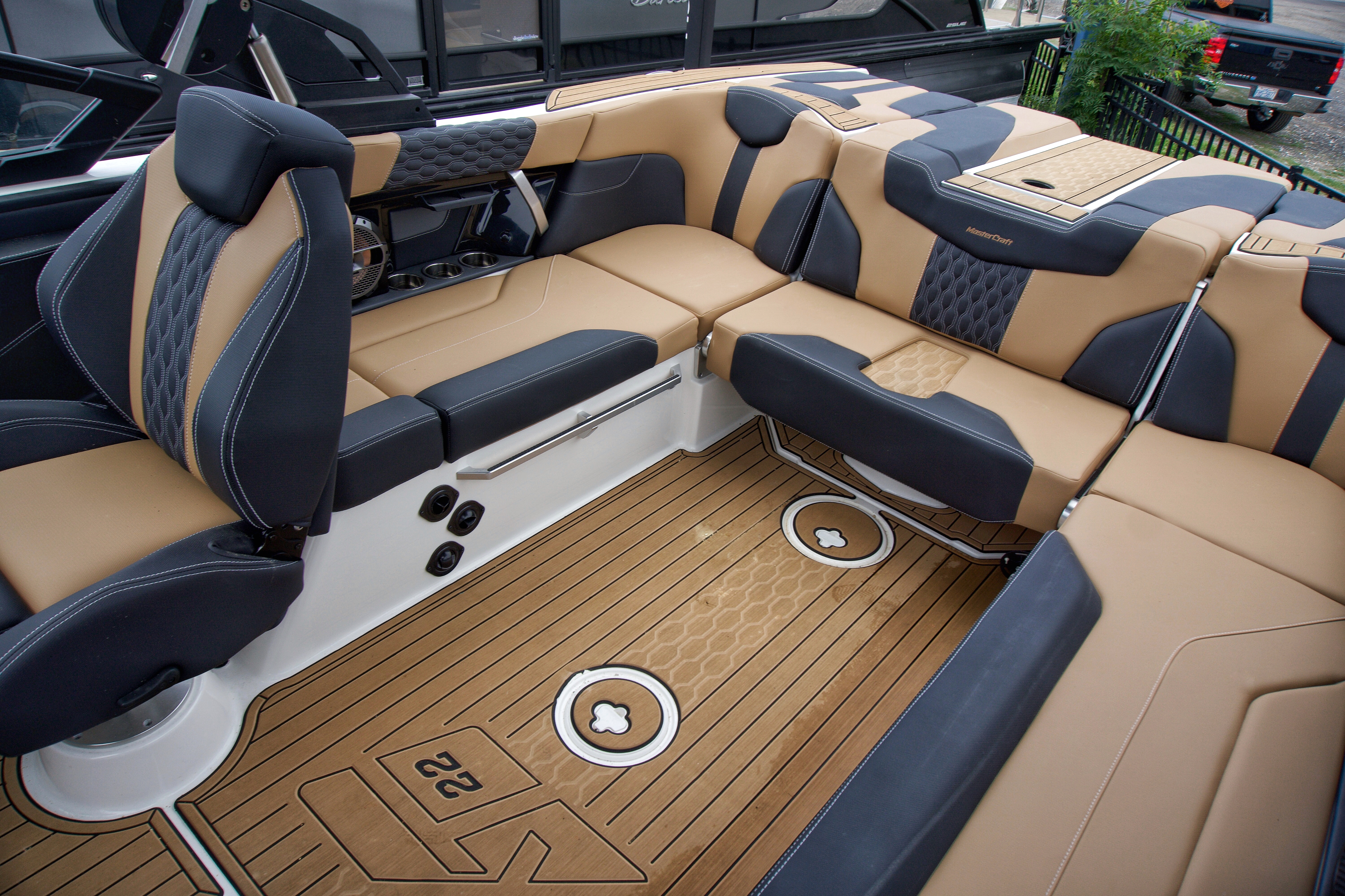 2022 MasterCraft XT22 [8] 1C23031